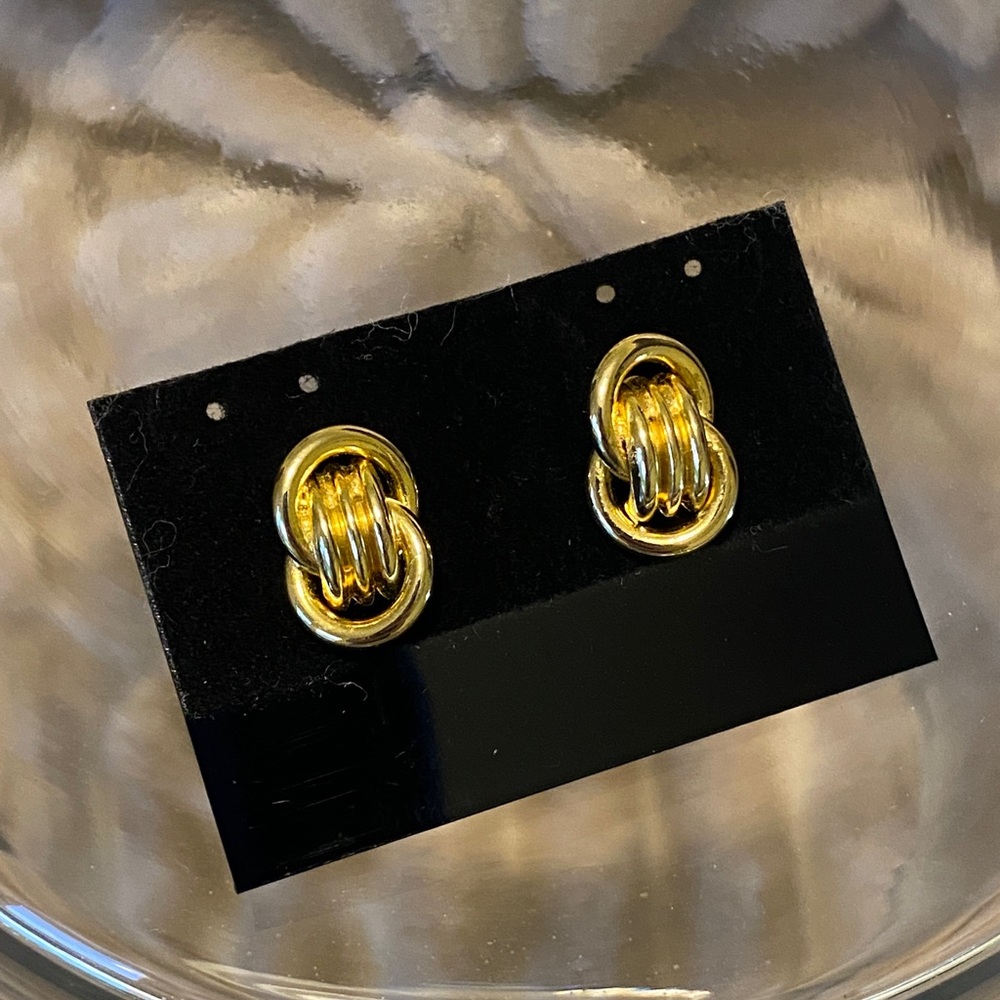 Elegant Gold Love Knot Earrings
